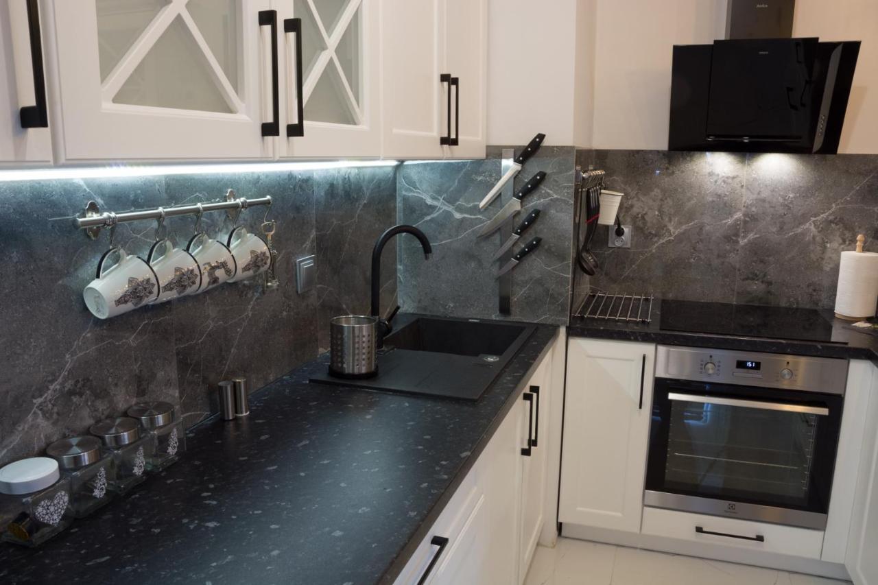 Apartment Lodz4rent - Premium 9,8 - Manufaktura - Garaz - Wiosna 2025