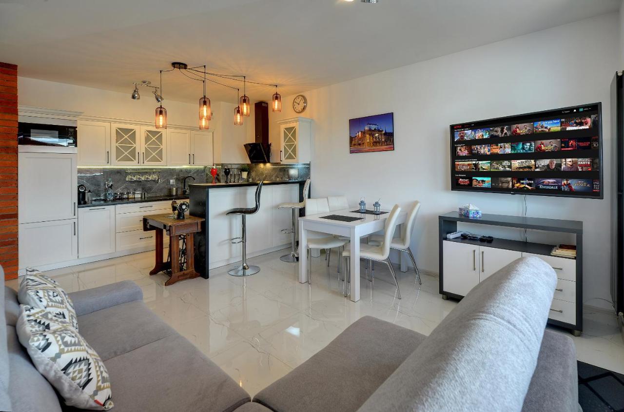 Apartment Lodz4rent - Premium 9,8 - Manufaktura - Garaz - Wiosna 2025 *