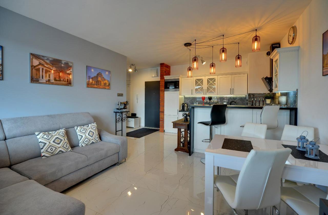 Apartment Lodz4rent - Premium 9,8 - Manufaktura - Garaz - Wiosna 2025
