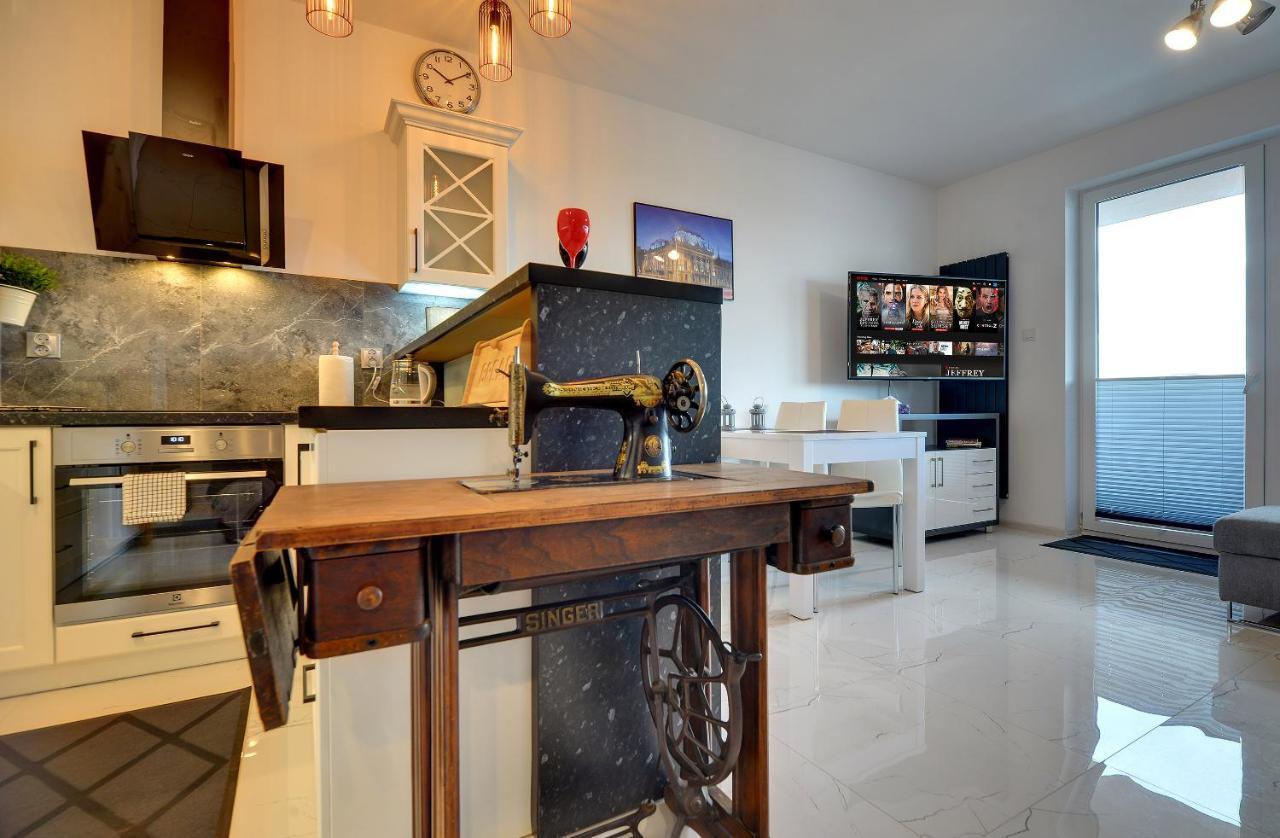 Lodz4rent - Premium 9,8 - Manufaktura - Garaz - Wiosna 2025