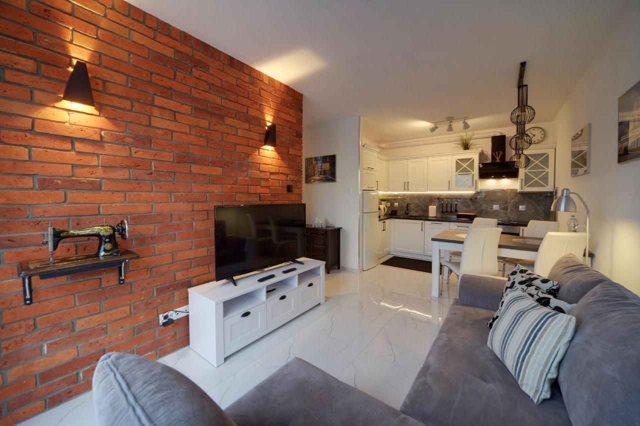 Apartment Lodz4rent - Premium 9,8 - Manufaktura - Garaz - Wiosna 2025 *