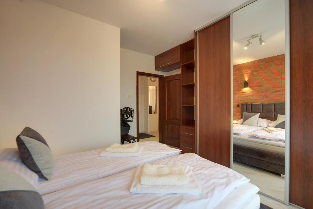 Apartment Lodz4rent - Premium 9,8 - Manufaktura - Garaz - Wiosna 2025 *