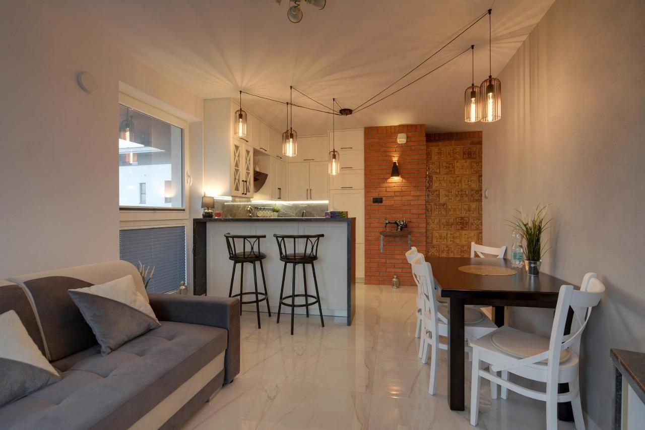 Apartment Lodz4rent - Premium 9,8 - Manufaktura - Garaz - Wiosna 2025