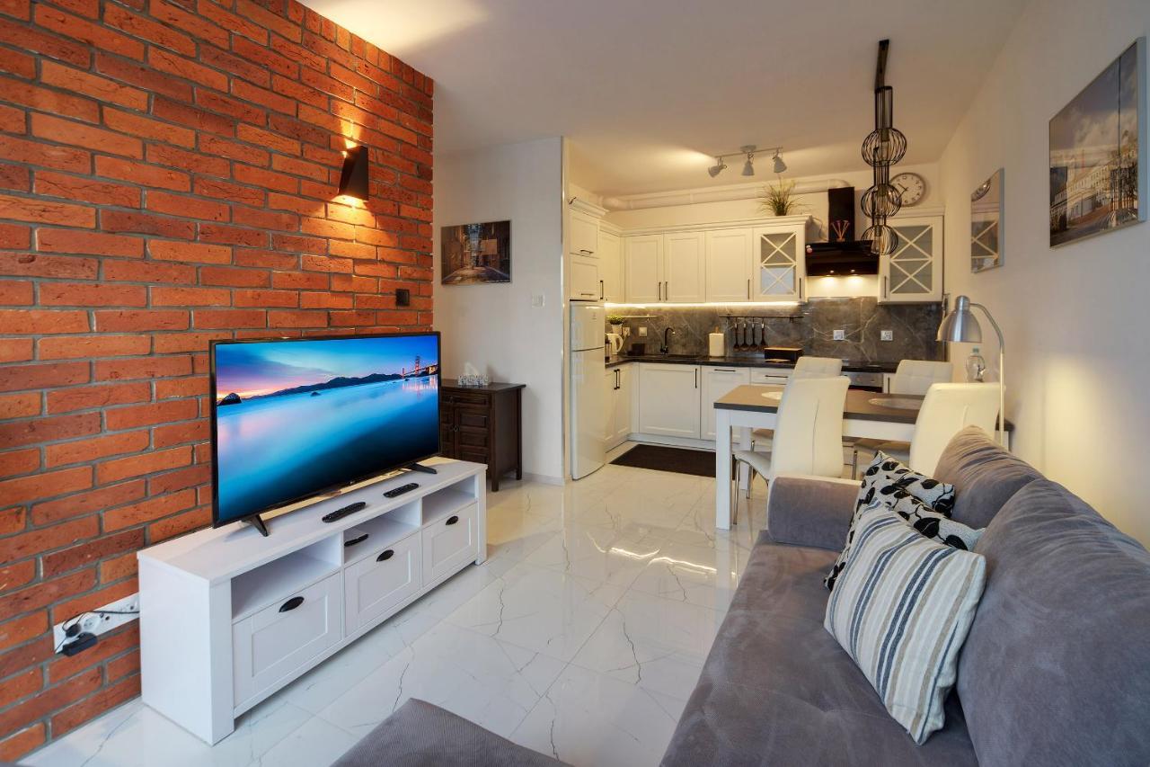 Apartment Lodz4rent - Premium 9,8 - Manufaktura - Garaz - Wiosna 2025 *