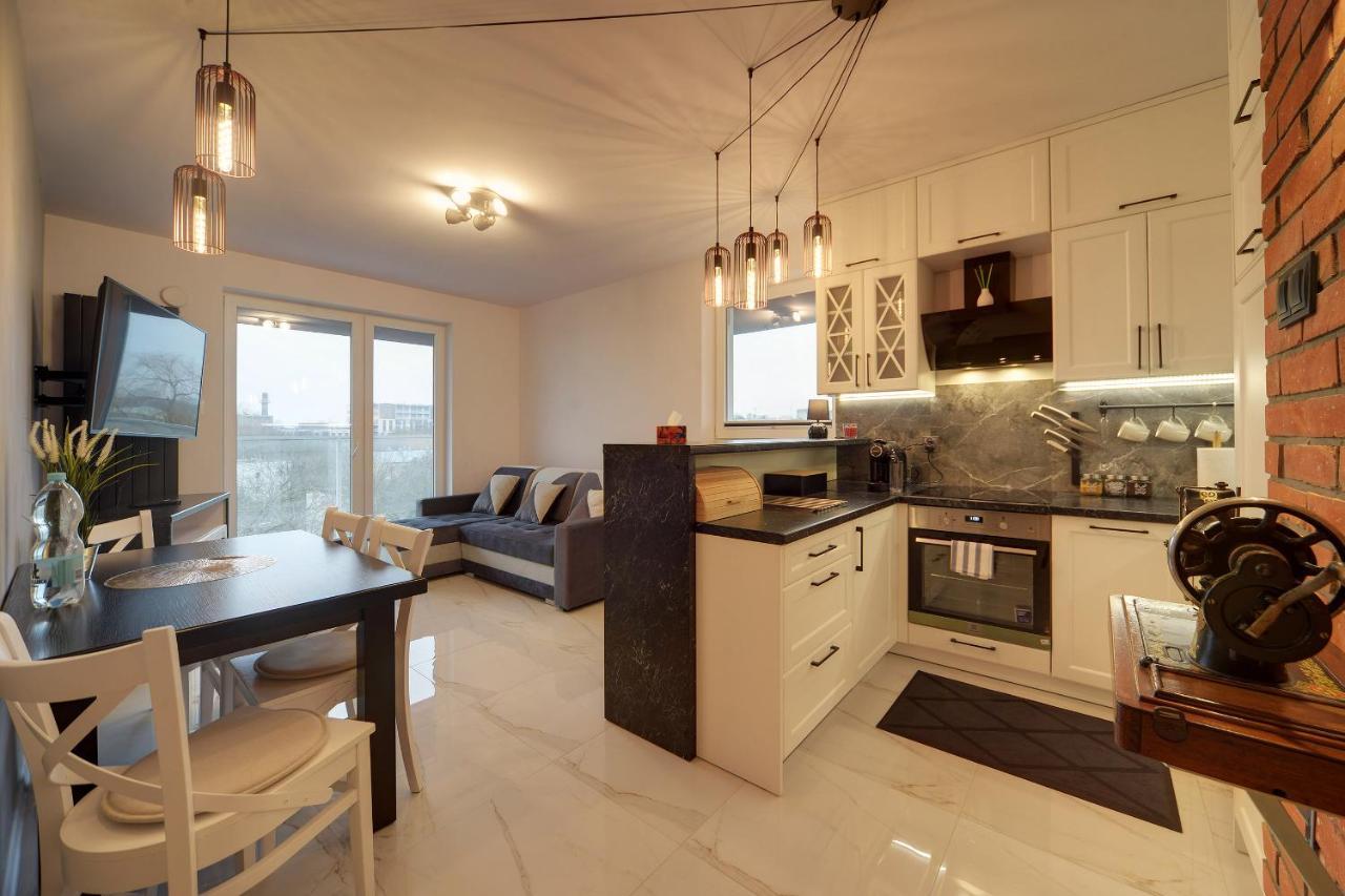 Apartment Lodz4rent - Premium 9,8 - Manufaktura - Garaz - Wiosna 2025